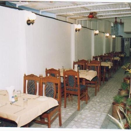 Radiant Ymca Tourist Hostel Bénarès Extérieur photo