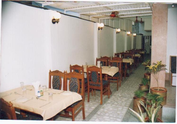 Radiant Ymca Tourist Hostel Bénarès Extérieur photo